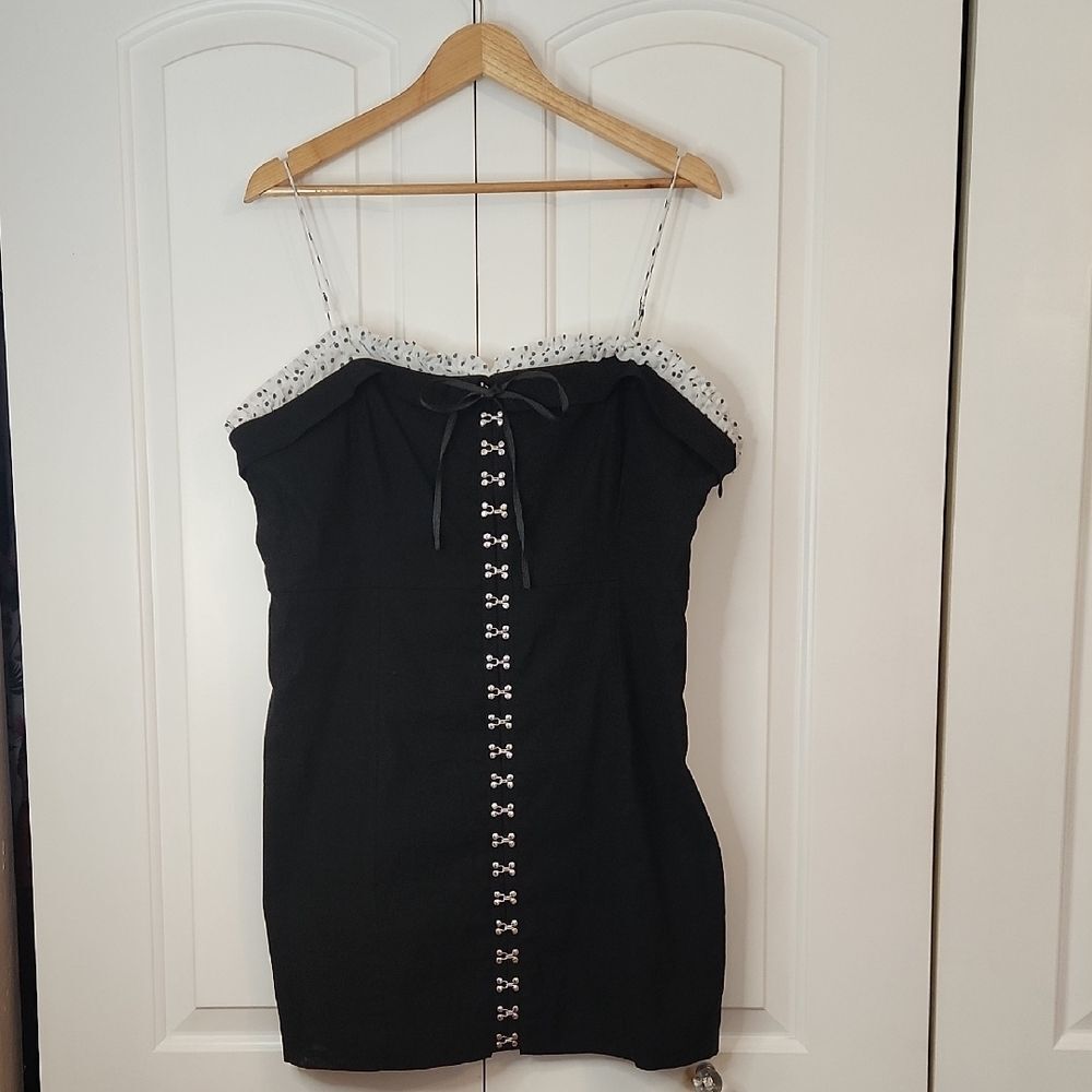 Elegant Black and White Women's Dress - Picture 4 of 16